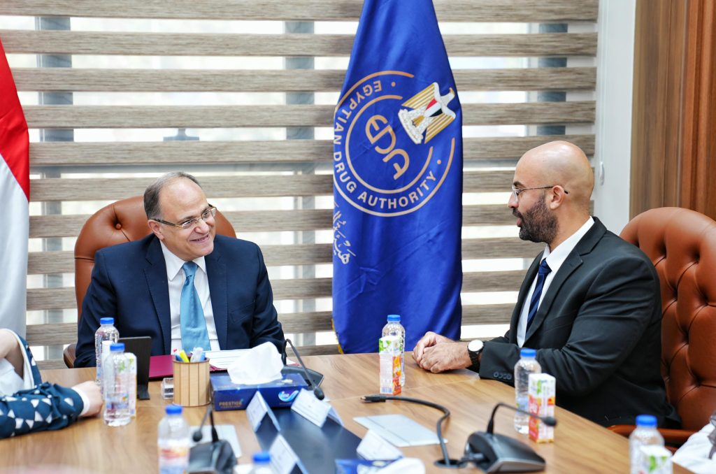 رئيس هيئة الدواء يبحث مع «P&G» العالمية دعم الاستثمار في المستحضرات الدوائية والتوسع في السوق المحلي جانب من اللقاء