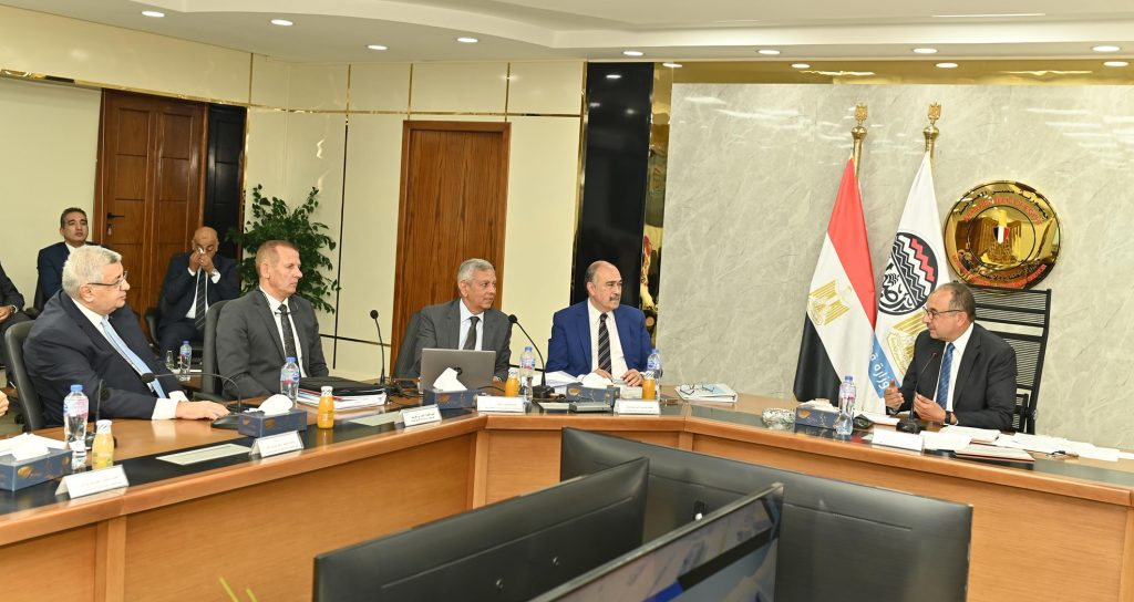 وزير قطاع الأعمال العام: صناعة الدواء أولوية وطنية ونعمل على نقل التكنولوجيا الحديثة لتعزيز القدرة التنافسية وزير قطاع الأعمال العام: صناعة الدواء أولوية وطنية ونعمل على نقل التكنولوجيا الحديثة لتعزيز القدرة التنافسية
