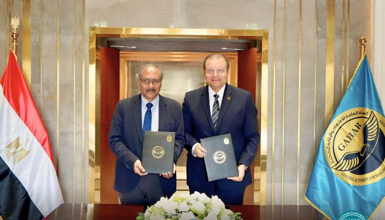 جانب من التوقيع