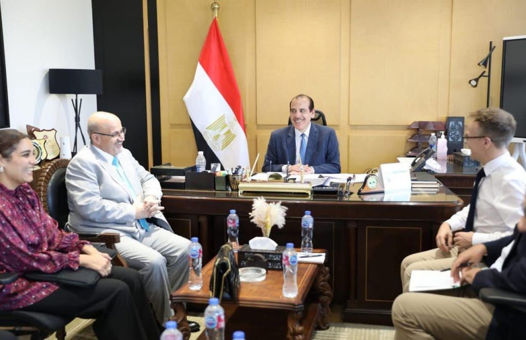 الصحة تبحث مع وفد اللجنة الدولية سُبل مواجهة مقاومة المضادات الحيوية