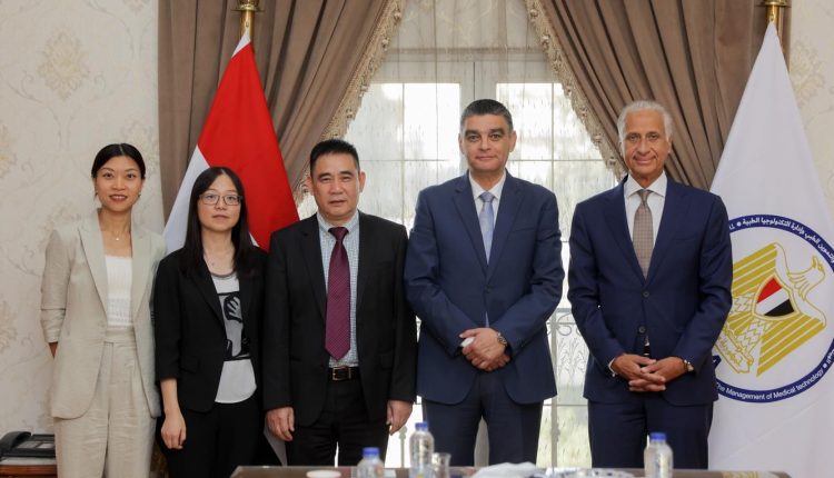 رئيس هيئة الشراء الموحد يبحث مع «DAVID» الصينية توطين صناعة حضانات وأجهزة رعاية الأطفال