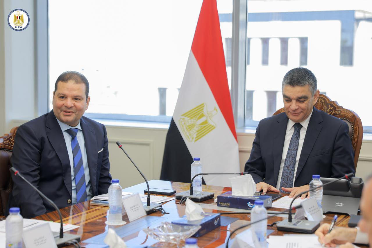 هيئتي الشراء الموحد والتأمين الصحي الشامل تبحثان تعزيز التعاون مع القطاع الصحي الخاص