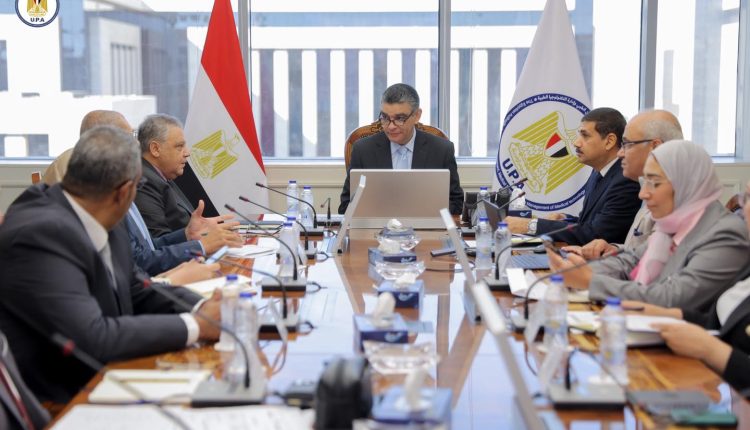 رئيس هيئة الشراء الموحد يتابع أداء قطاعات المخازن الاستراتيجية والمكتب الفني بالهيئة