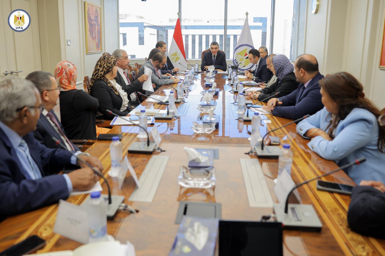 هيئتي الشراء الموحد والتأمين الصحي الشامل تبحثان تعزيز التعاون مع القطاع الصحي الخاص