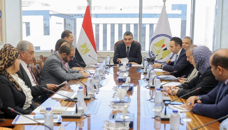 هيئتي الشراء الموحد والتأمين الصحي الشامل تبحثان تعزيز التعاون مع القطاع الصحي الخاص