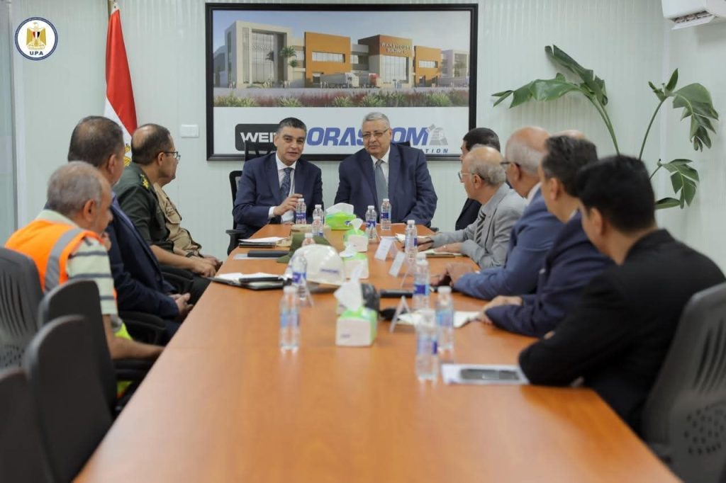 رئيس هيئة الشراء الموحد يستعرض الموقف التنفيذي للمخازن الاستراتيجية بحضور مستشار الرئيس للصحة