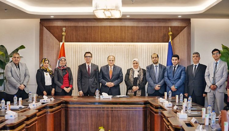 رئيس هيئة الدواء يبحث مع «صن فارما» دعم الصناعة وتطوير التوسع الصناعي والتصديري