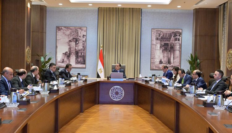 رئيس الوزراء يُتابع جهود توافر الأدوية وموقف سداد مستحقات الشركات العاملة بقطاع الدواء