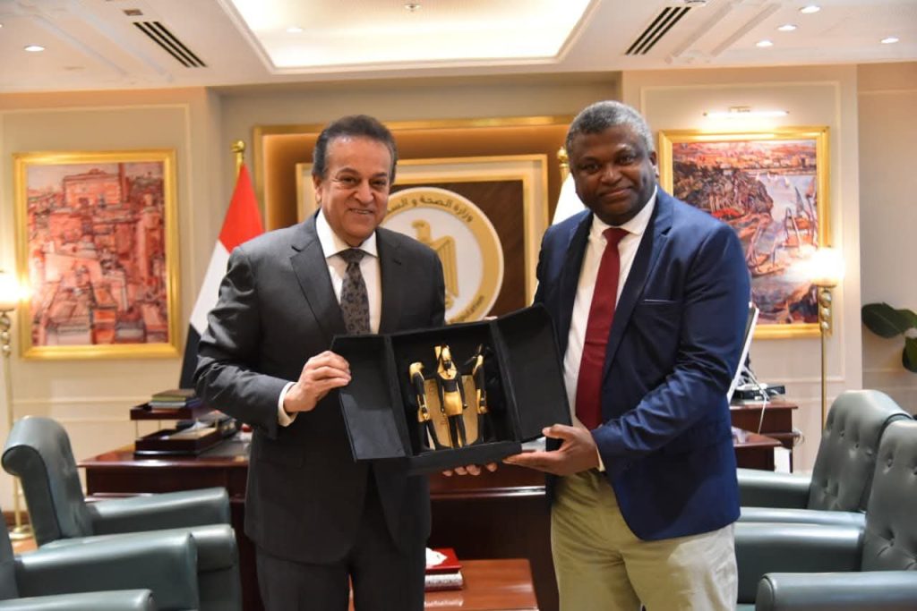 وزير الصحة يبحث مع نظيره الجامبي سبل التعاون في القطاع الصحي والمستحضرات الدوائية