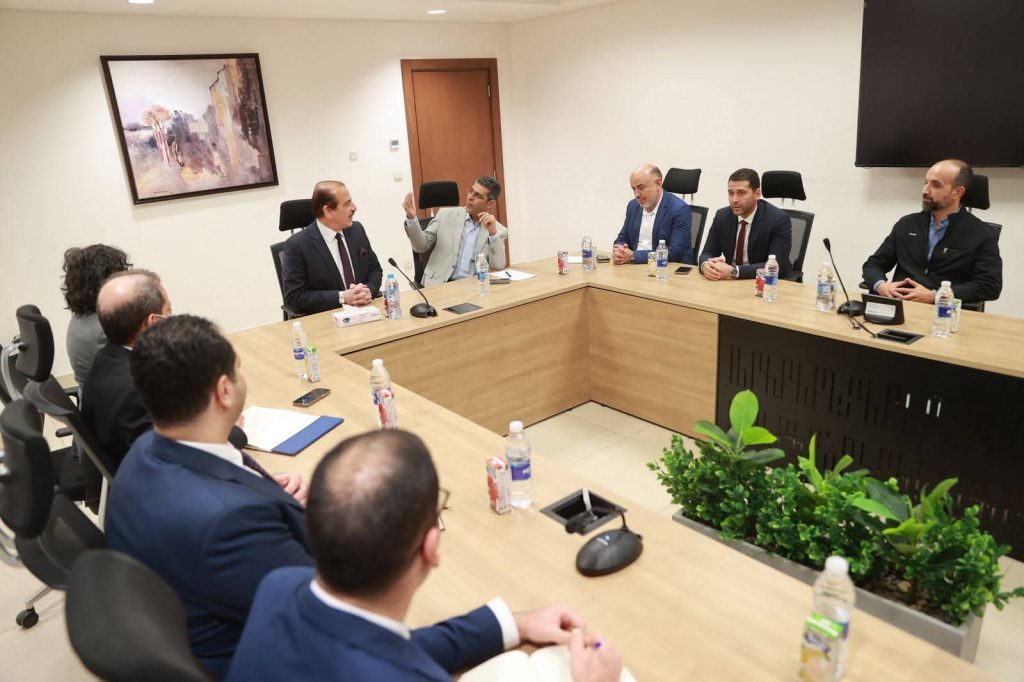 نائب وزير الصحة يستعرض تجربة مصر في الرعاية الصحية أمام وفد ليبي رفيع المستوى