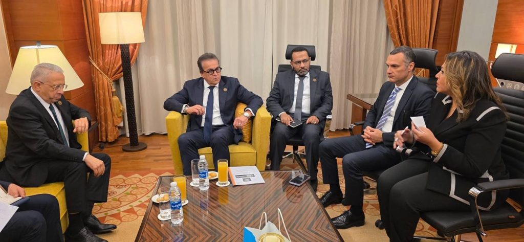 وزير الصحة يلتقي نظيره التونسي لبحث تعزيز التعاون في القطاع الصحي جانب من اللقاء