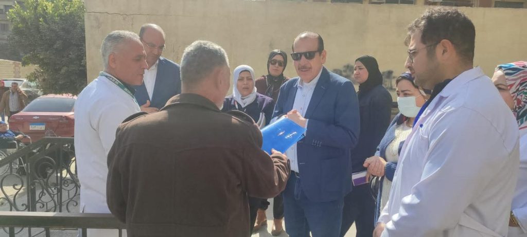 نائب وزير الصحة يتفقد مستشفيات حلوان والمنيرة والحوض المرصود ويوصي باستبعاد مدير حلوان