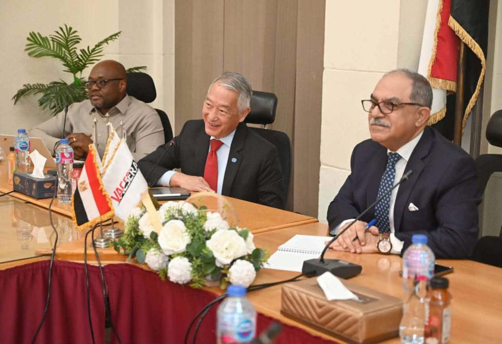 «الصحة» تعلن التشغيل الرسمي لمركز فاكسيرا للأبحاث الإكلينيكية لدعم البحث العلمي في أفريقيا جانب من اللقاء