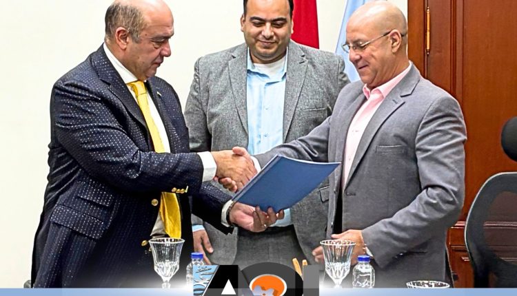 جانب من التوقيع