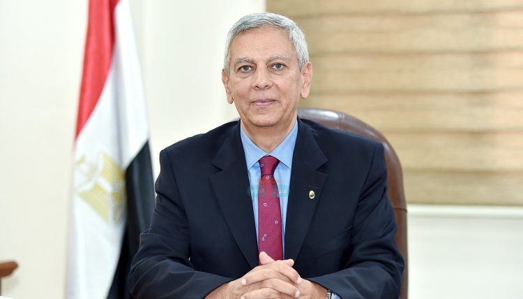 الدكتور أشرف الخولى العضو المنتدب التنفيذى للشركة القابضة للأدوية