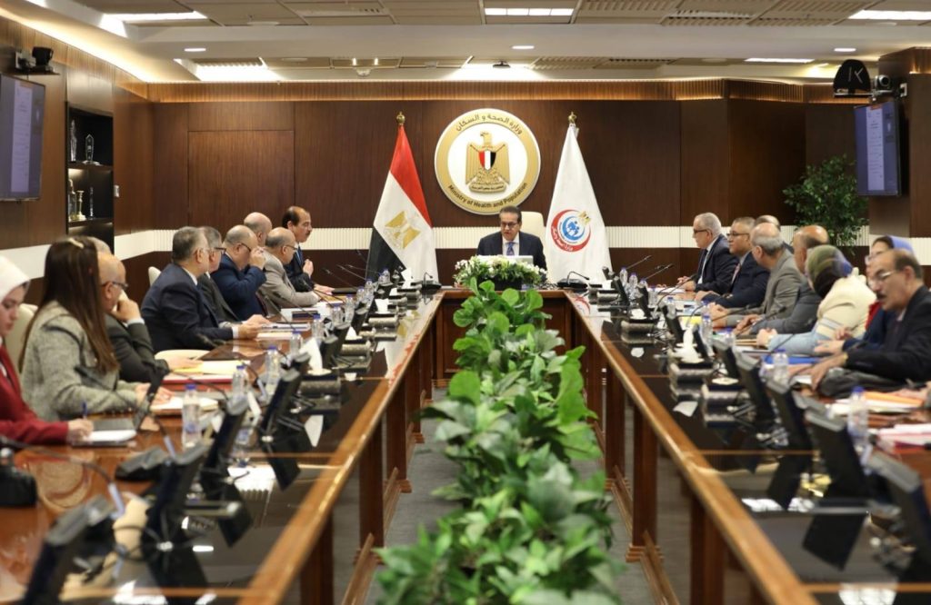 وزير الصحة يترأس اجتماع هيئة التأمين الصحي لبحث الاستدامة المالية وتطوير الخدمات الطبية جانب من الاجتماع