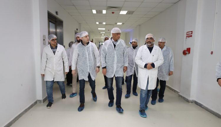 جانب من الزيارة بمصنع سبأ للأدوية