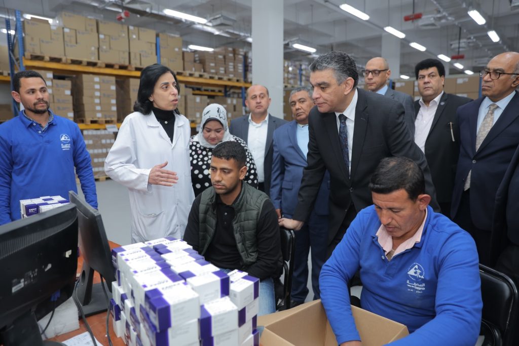 رئيس هيئة الشراء الموحد يتفقد صيدليات الإسعاف ومخازن الهيئة لمتابعة سير العمل وتعزيز المخزون الاستراتيجي جانب من الجولة التفقدية