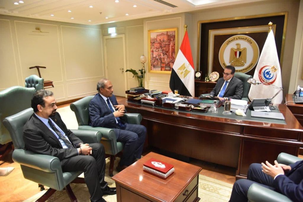 وزير الصحة يناقش مع رئيس المنظمة العالمية للسكتة الدماغية تعزيز التعاون المشترك