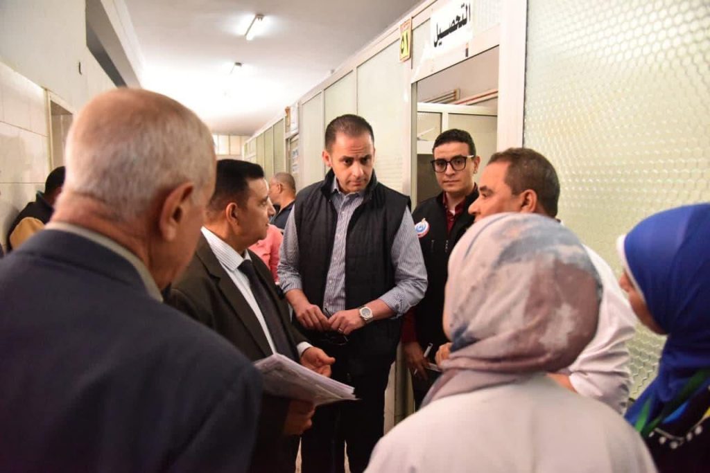 جولة مفاجئة لنائب وزير الصحة بالقليوبية وقرارات حاسمة ضد المقصرين ودعم للمتميزين