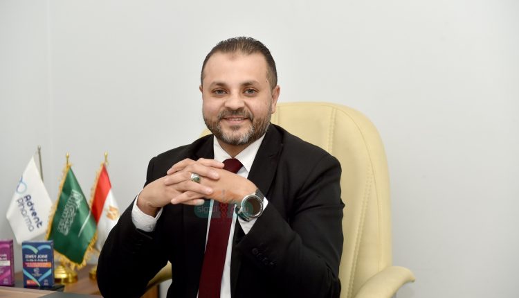 الدكتور محمد البكرى المدير العام لشركة «أدفنت فارما»