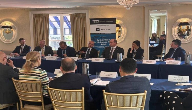 جانب من فعاليات المائدة المستديرة