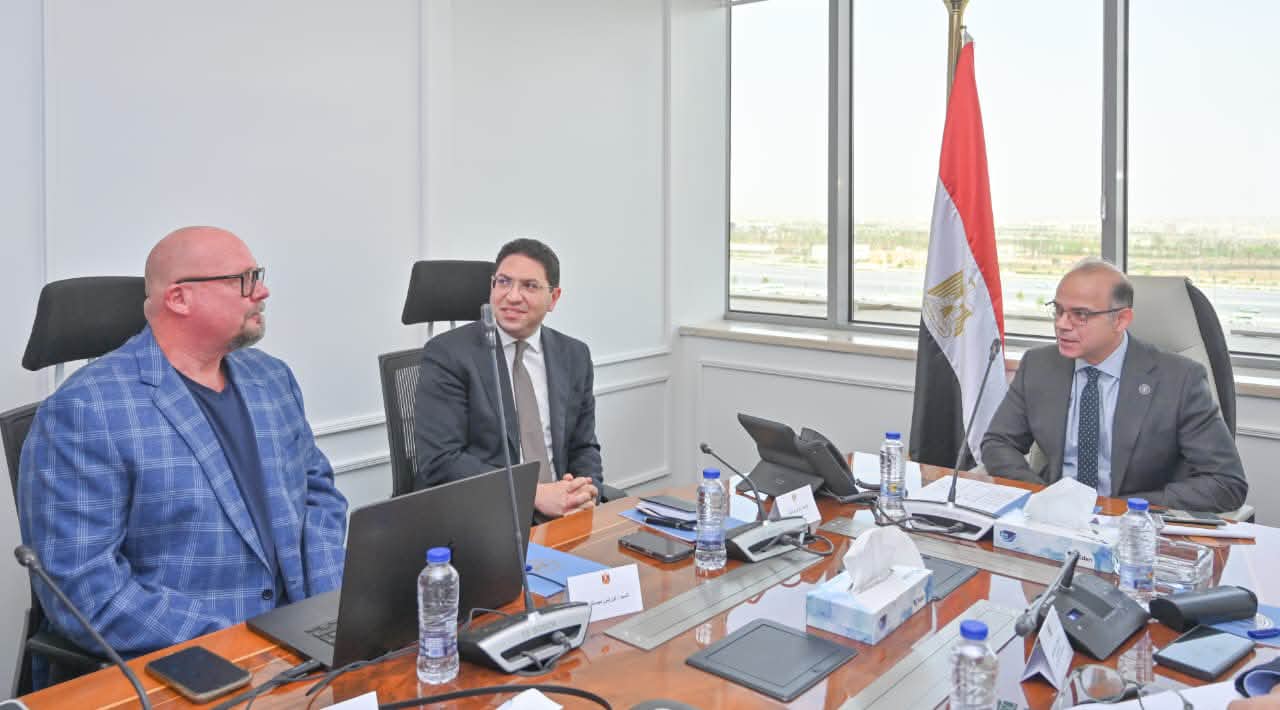 وزير الاستثمار يبحث مع مستثمر أمريكي فرص إنشاء مصنع للمواد الفعالة الدوائية باستثمارات 10 ملايين دولار للمرحلة الأولى