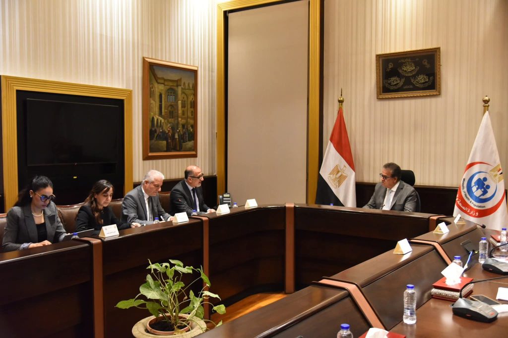 وزير الصحة يبحث مع مندوب فلسطين لدى جامعة الدول العربية دعم المنظومة الصحية في غزة