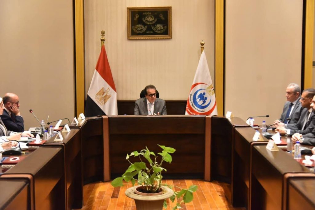 وزير الصحة يعقد اجتماعاً مع نخبة خبراء لبحث تطوير منظومة زراعة الأعضاء