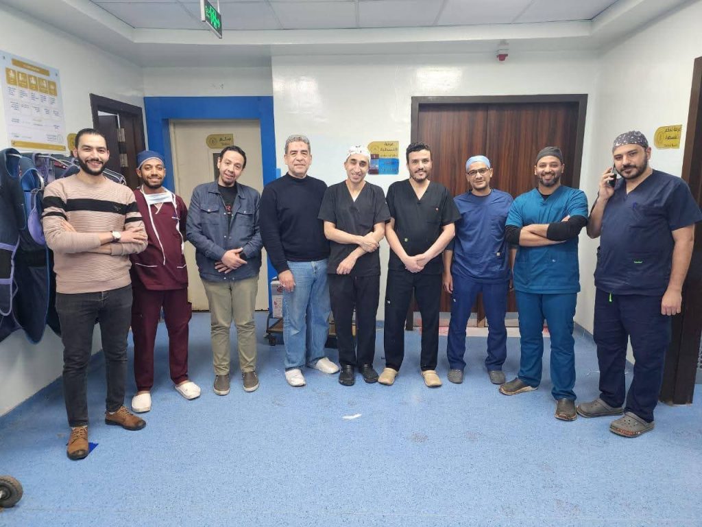 الرعاية الصحية: نجاح عملية معقدة لإصلاح تمدد الشريان الأورطي البطني بمستشفى طيبة التخصصي بالأقصر باستخدام (Complex EVAR + IBD)