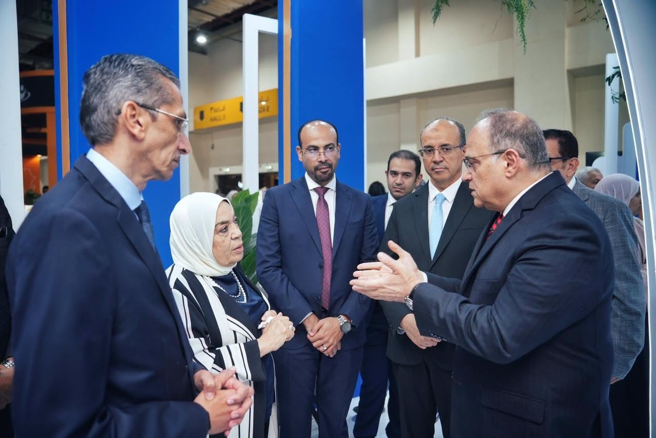 رئيس هيئة الدواء يتفقد أجنحة المعرض والمؤتمر الطبي الإفريقي ويلتقي ممثلي كبرى الشركات