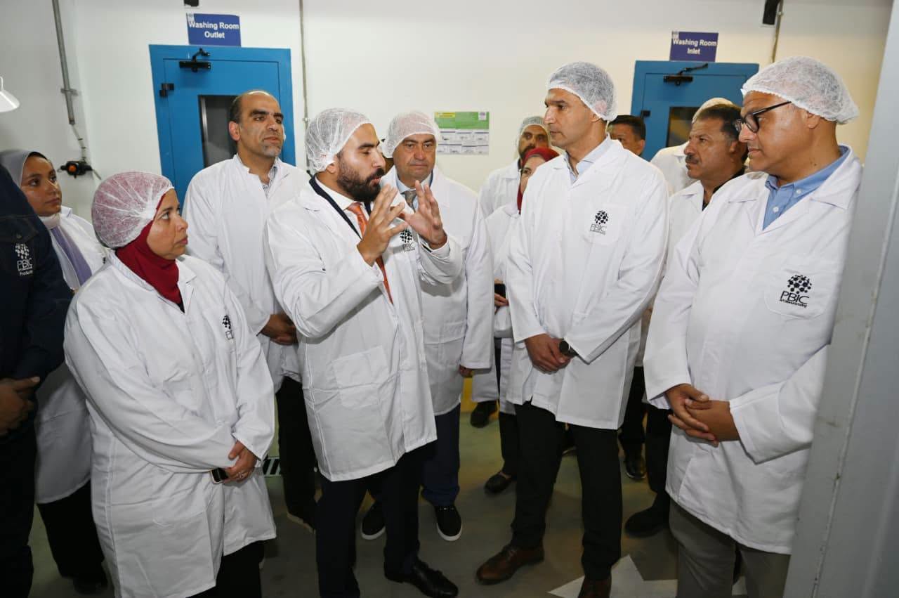 وزير الصناعة يتفقد مصنع «فاركو بي» لإنتاج الخامات الدوائية الفعالة ببرج العرب باستثمارات 500 مليون جنيه