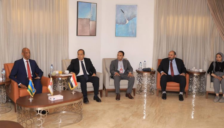 «جبتو فارما» تستقبل رئيس هيئة الدواء الرواندية لبحث توسيع التعاون الدوائي والتصنيع المشترك