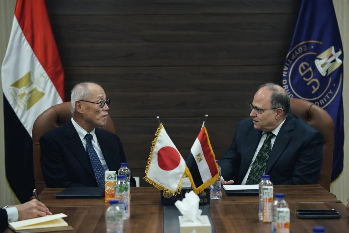 رئيس هيئة الدواء يبحث مع سفير اليابان بالقاهرة تعزيز التعاون الدوائي ودعم الشراكات الاستثمارية