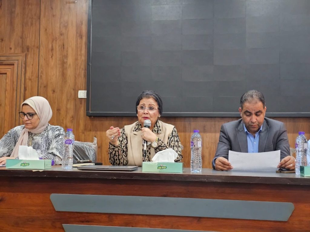 الصحة تتابع تنفيذ الخطة العاجلة للسكان بأسيوط وتبحث تطوير خدمات صحة الأم والطفل