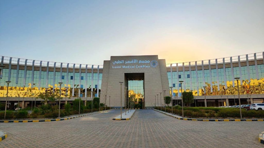 الرعاية الصحية: إنجاز طبي جديد بإجراء أول جراحة مخ باستخدام جهاز «كوزا CUSA» بالأقصر