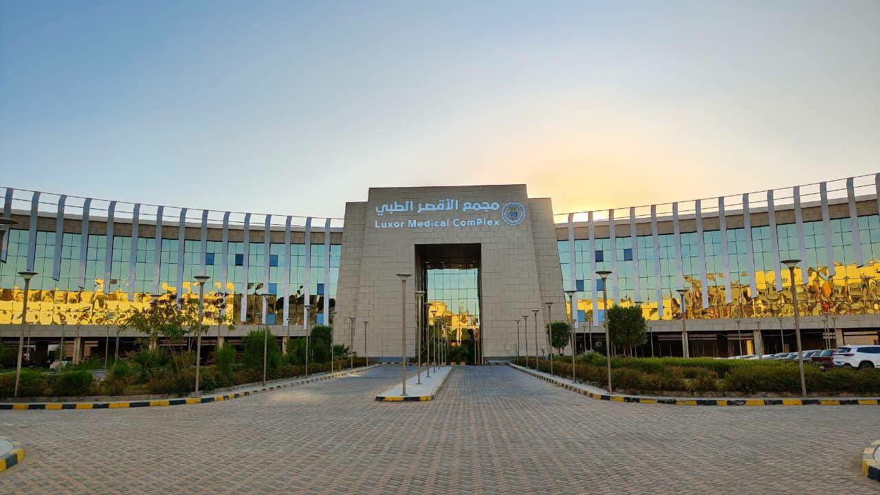 الرعاية الصحية: إنجاز طبي جديد بإجراء أول جراحة مخ باستخدام جهاز «كوزا CUSA» بالأقصر