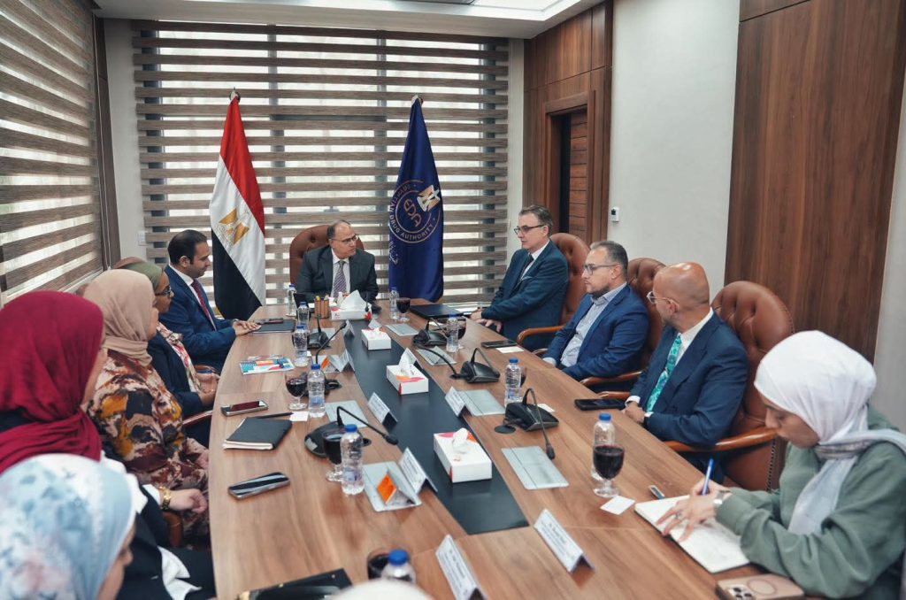 رئيس هيئة الدواء يبحث مع «سينكتيك» البولندية توطين الصناعات الدوائية المتقدمة في مصر