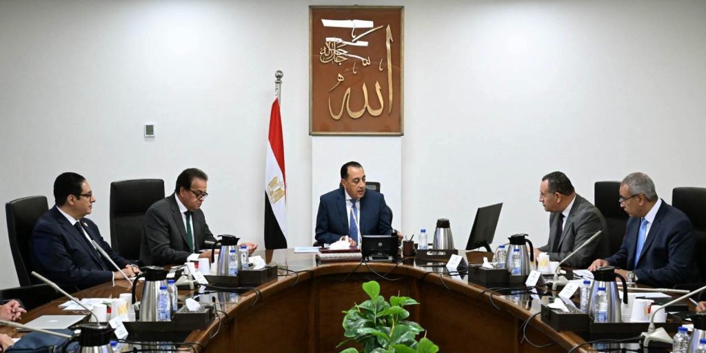 رئيس الوزراء يُتابع مستجدات الموقف التنفيذي لميكنة منظومة التأمين الصحي الشامل