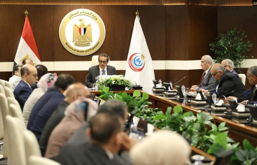 وزير الصحة يترأس الاجتماع الدوري لقيادات الوزارة لمتابعة سير العمل بمختلف الملفات