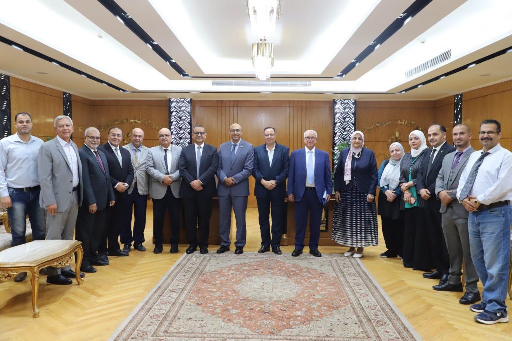 المركز القومي للبحوث يبحث خارطة طريق لتوطين الخامات الدوائية وتعميق التصنيع المحلي المركز القومي للبحوث يبحث خارطة طريق لتوطين الخامات الدوائية وتعميق التصنيع المحلي