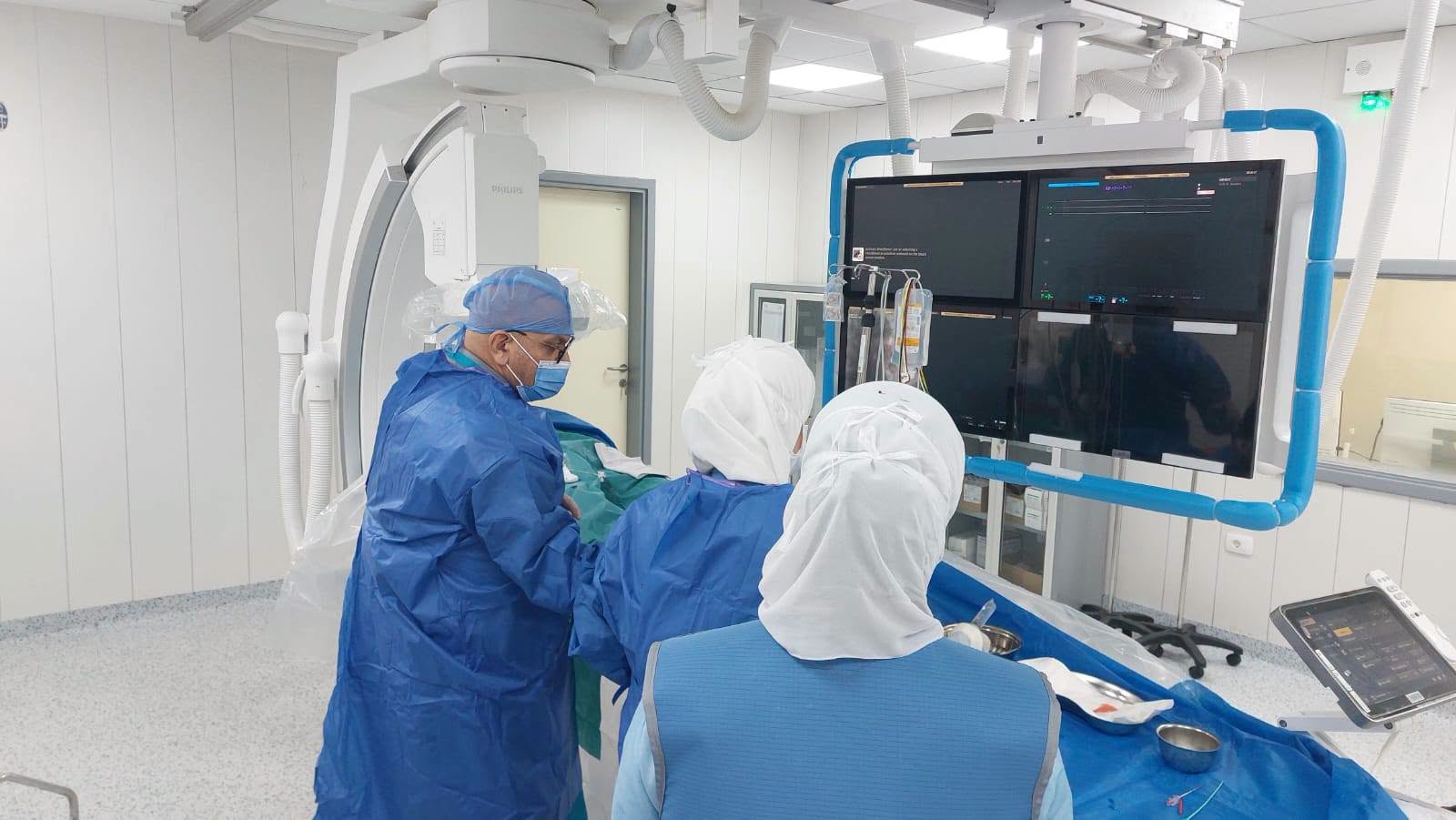 الدكتور شريف الدجدج ينجح في إجراء أول قسطرة مخية تشخيصية بمستشفى طوخ المركزي