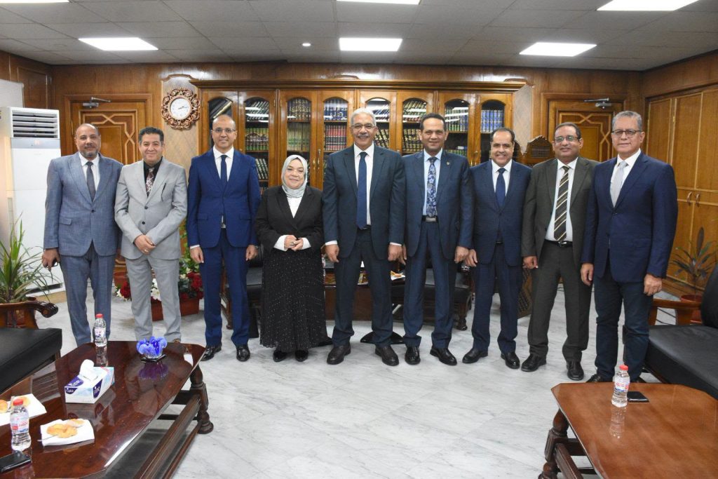 رئيس جامعة الأزهر يبحث مع رئيس أكديما التعاون لخدمة سوق الدواء المصري
