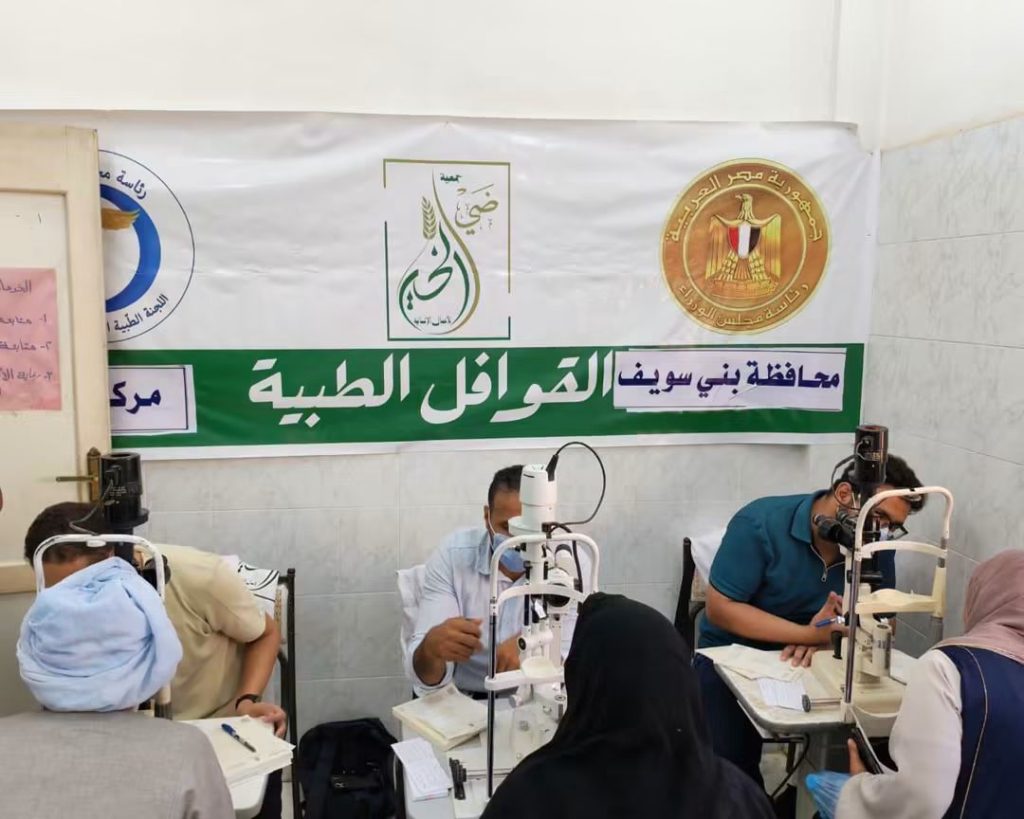 مدبولي يستعرض نتائج قافلة طبية مجانية ببني سويف.. الكشف على 2050 مواطنًا