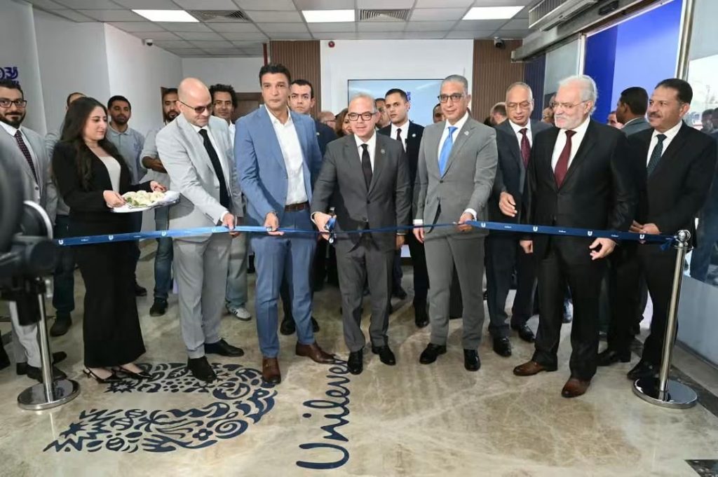 «يونيليفر» تفتتح خط إنتاج جديدًا في مصر لزيادة الطاقة الإنتاجية 20% وتخصص إنتاجه بالكامل للتصدير «يونيليفر» تفتتح خط إنتاج جديدًا في مصر لزيادة الطاقة الإنتاجية 20% وتخصص إنتاجه بالكامل للتصدير.