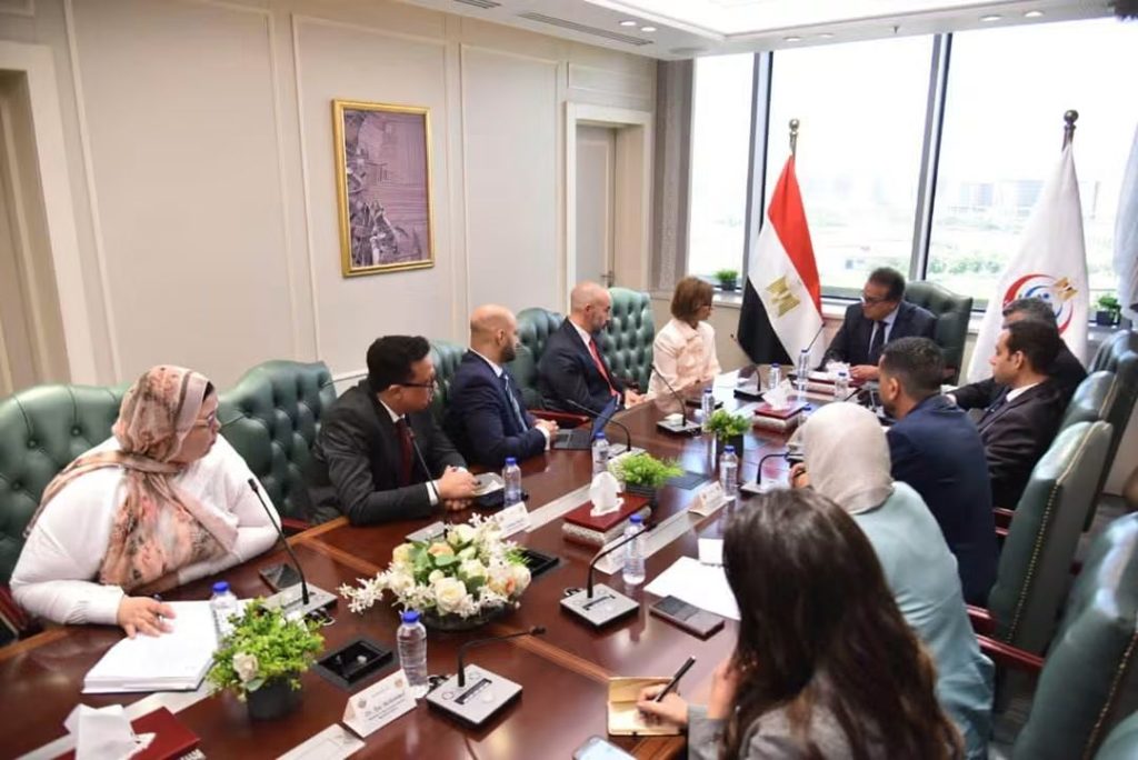 وزير الصحة يبحث مع «فيليبس» تعزيز التعاون وتوطين صناعة الأجهزة الطبية في مصر
