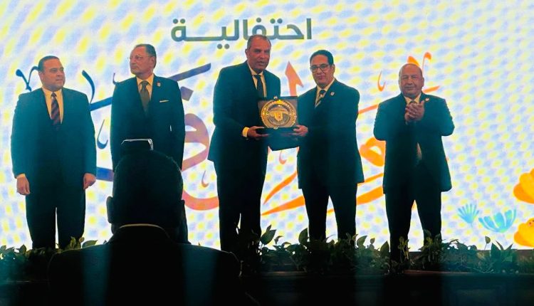 جامعة القاهرة تكرّم الدكتور هشام بدر نائب رئيس هيئة الشراء الموحد في «يوم الوفاء» تقديرًا لتميّزه وعطائه