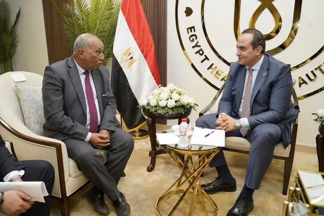 رئيس هيئة الرعاية الصحية يبحث مع نواب وشيوخ أسوان سبل تطوير الخدمات الصحية بالمحافظة