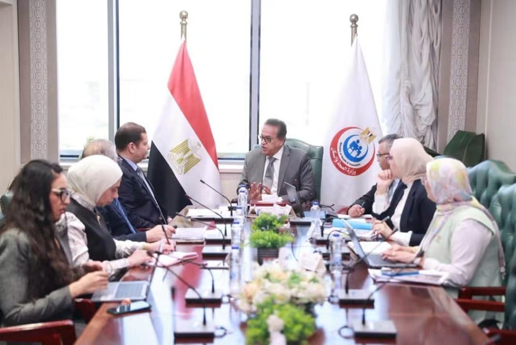 وزير الصحة يعقد اجتماعًا لمتابعة معدلات الإنجاز في مشروع التأمين الصحي الشامل