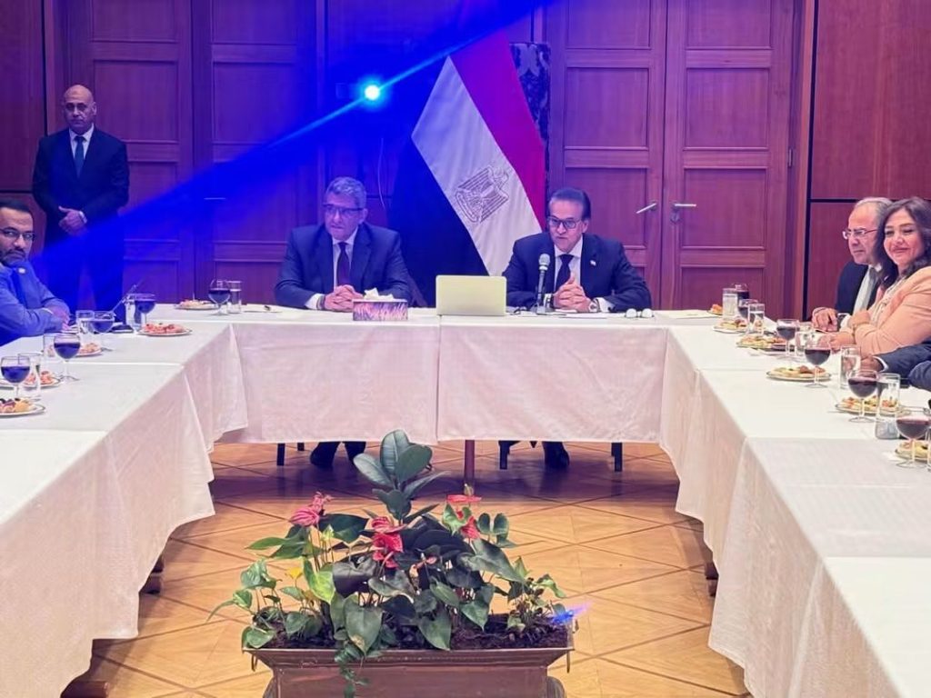 وزير الصحة يلتقي نخبة من الأطباء المصريين بألمانيا على هامش قمة الصحة العالمية ببرلين